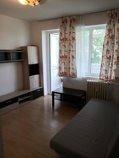 Trapezului,  Metrou 1 Decembrie,